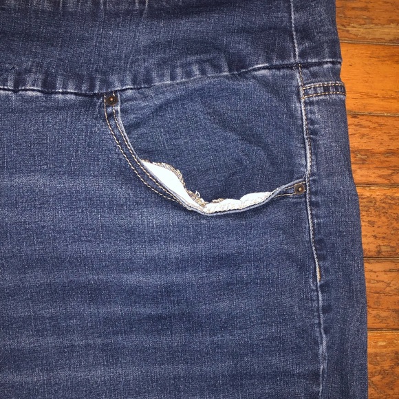 Terra & Sky Blue Jean Pull On Shorts with Cuffed Hem - Picture 4 of 7